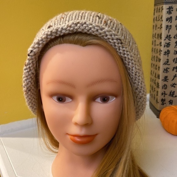 Hand crafted unisex wool grunge style slouchy beanie hat - Picture 2 of 4